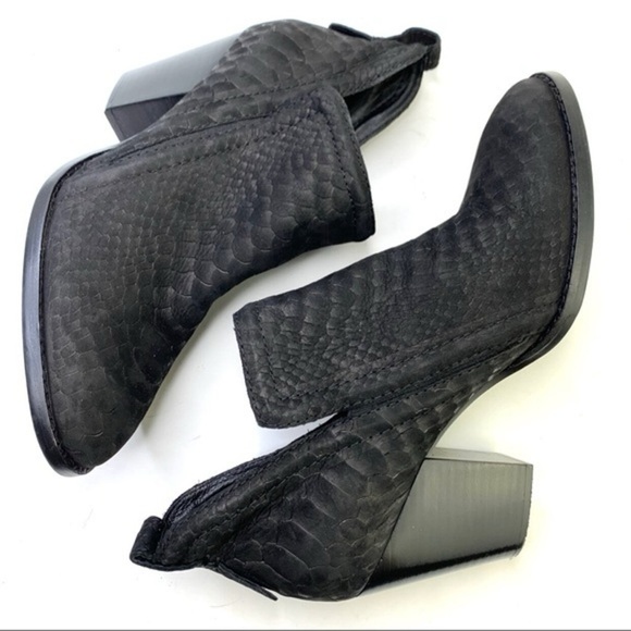 Jeffrey Campbell Shoes - JEFFREY CAMPBELL Rowlan Snakeskin Embossed slip on Bootie Sz 10 EUC